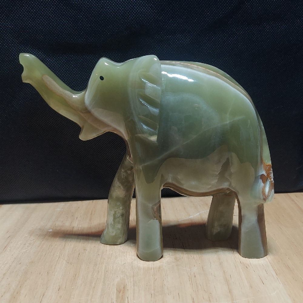 Hand-Carved Green Onyx Elephant Figurine – Natural Stone Sculpture – Good Luck